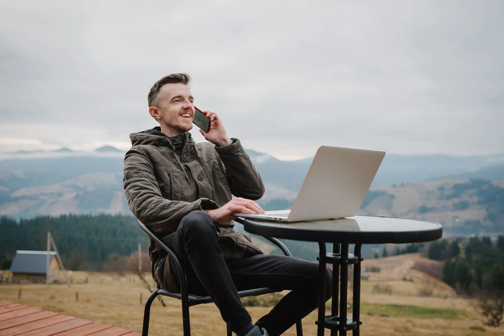 Laptop Freelancer in nature